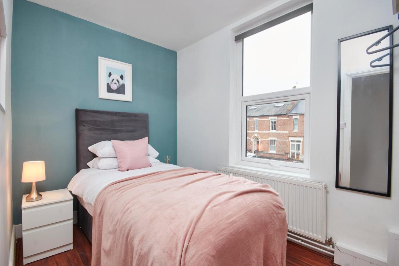 5 Bed House In Leamington Spa Perfect For Contractors With 7 Beds By Purestay - 14 Night Min! Kültér fotó