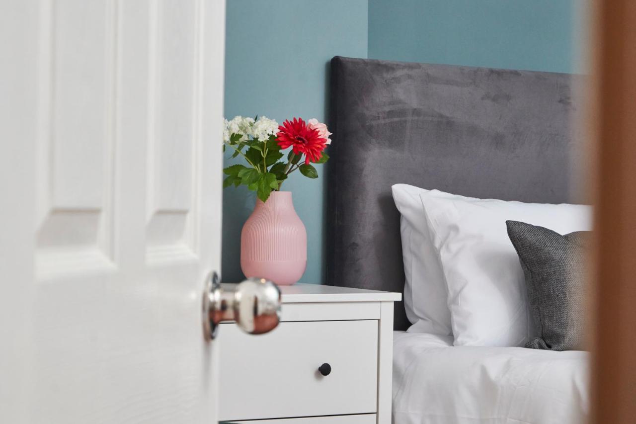 5 Bed House In Leamington Spa Perfect For Contractors With 7 Beds By Purestay - 14 Night Min! Kültér fotó