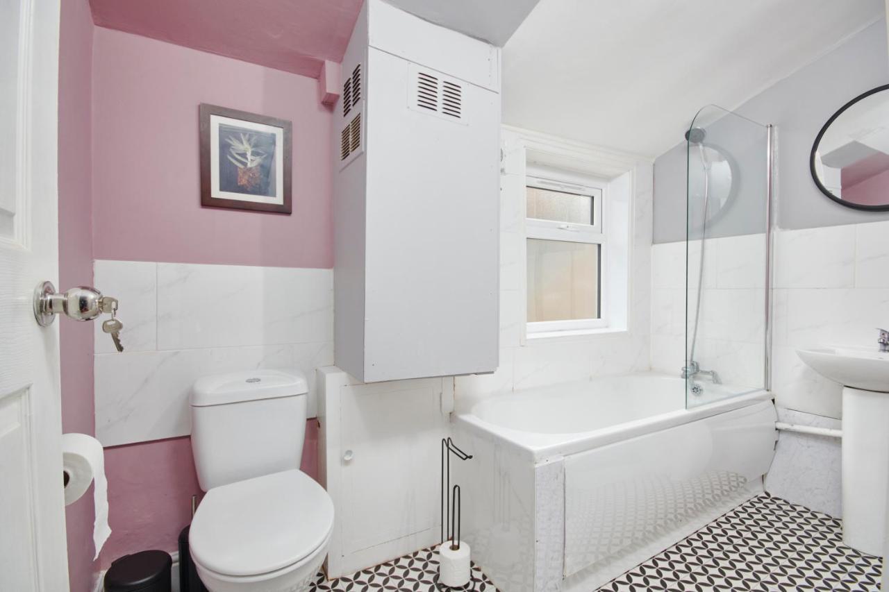 5 Bed House In Leamington Spa Perfect For Contractors With 7 Beds By Purestay - 14 Night Min! Kültér fotó