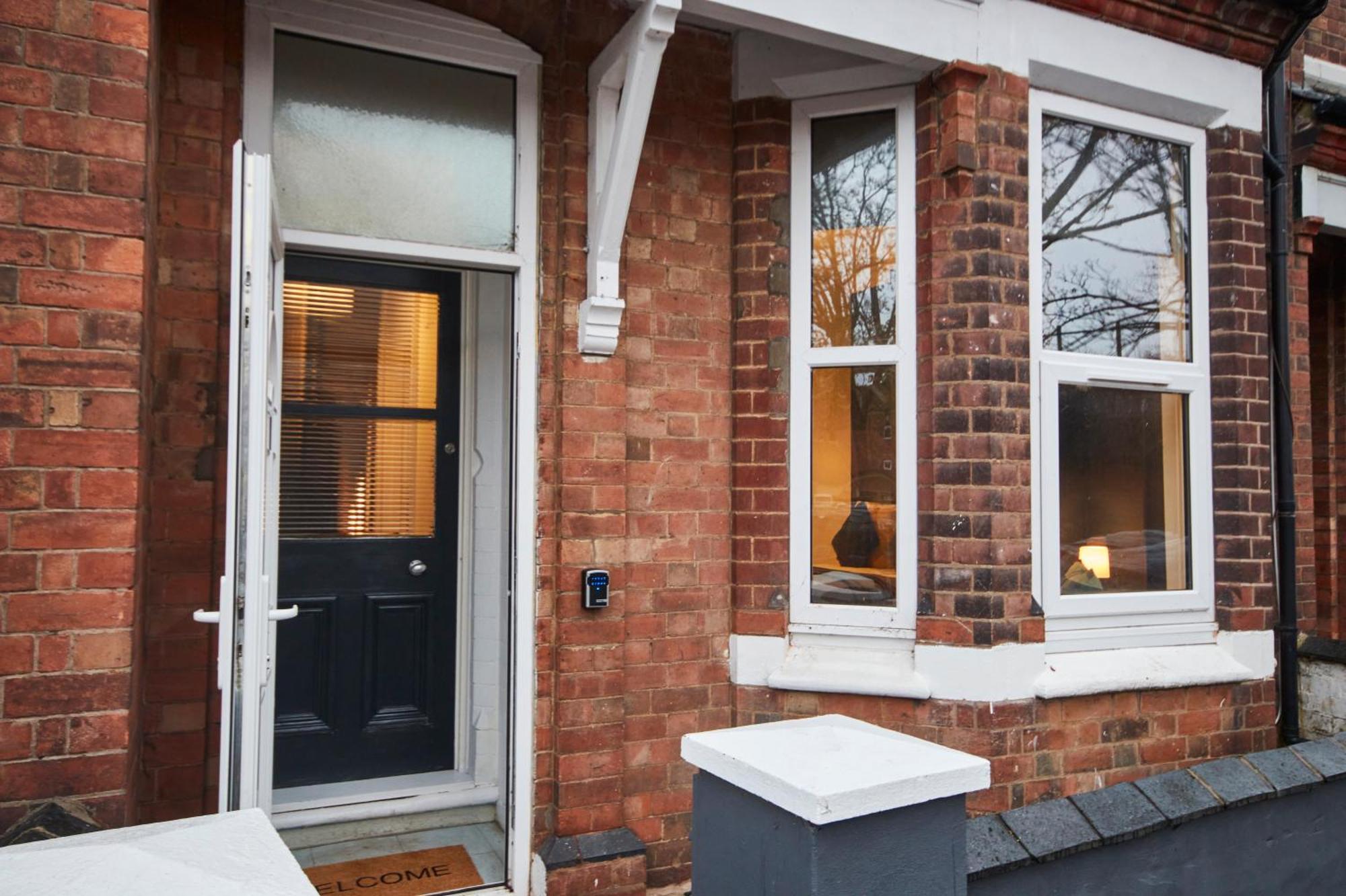 5 Bed House In Leamington Spa Perfect For Contractors With 7 Beds By Purestay - 14 Night Min! Kültér fotó
